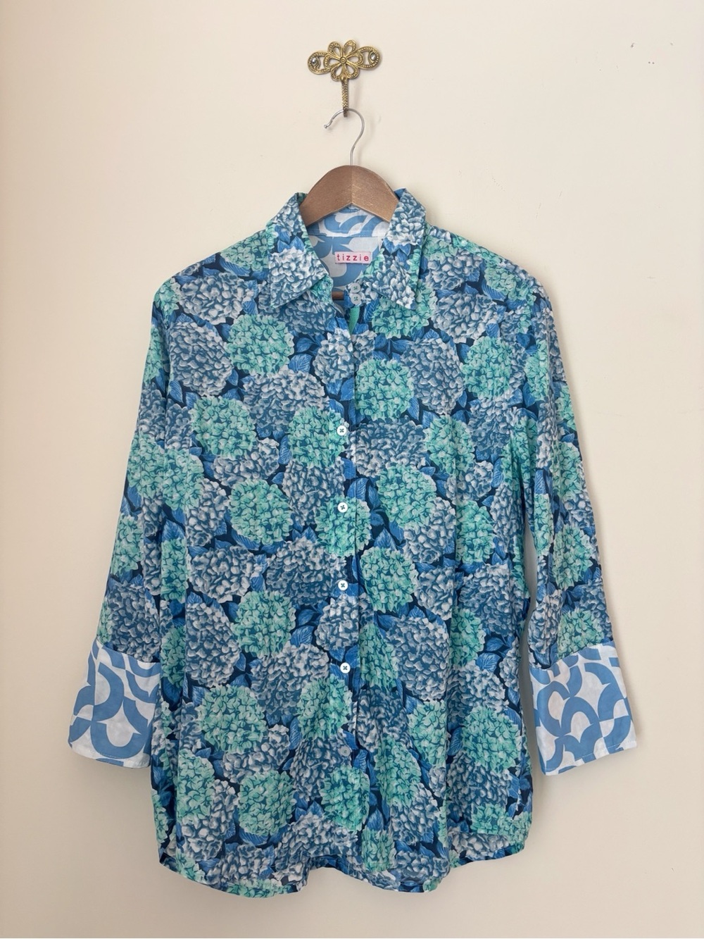 Tizzie Blue Hydrangea Floral Print Button Down Rome Shirt Large Dizzy Lizzie